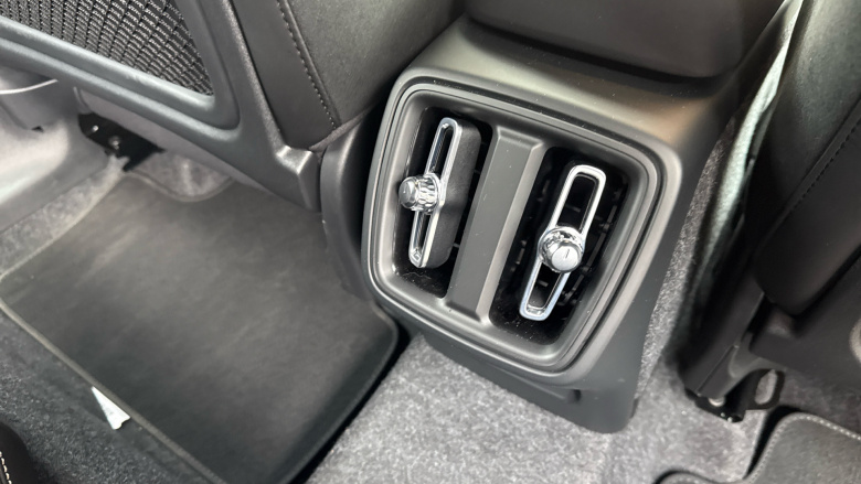 Volvo XC40 2.0 B3P Plus Black Edition 5dr Auto Petrol Estate